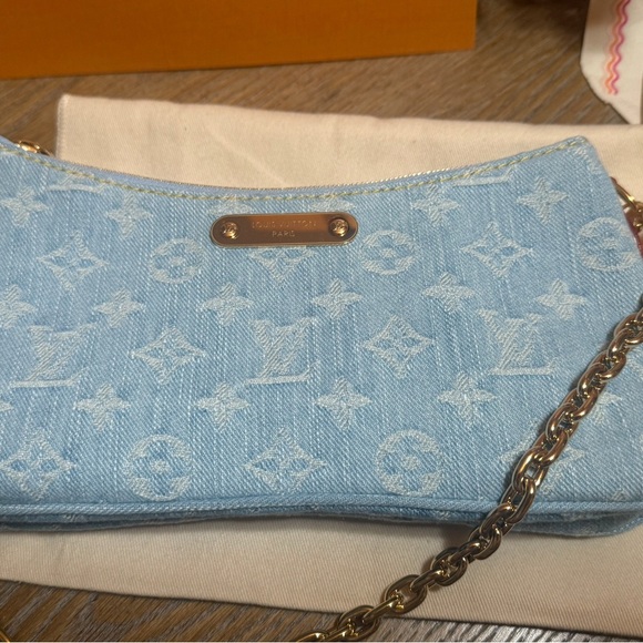 NIB Louis Vuitton Sky Blue Denim Liv Pochette - Picture 2 of 16